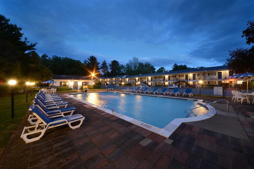 Turf And Spa Motel Saratoga Springs Eksteriør billede