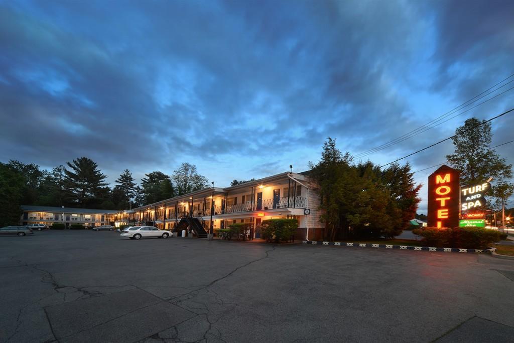 Turf And Spa Motel Saratoga Springs Eksteriør billede